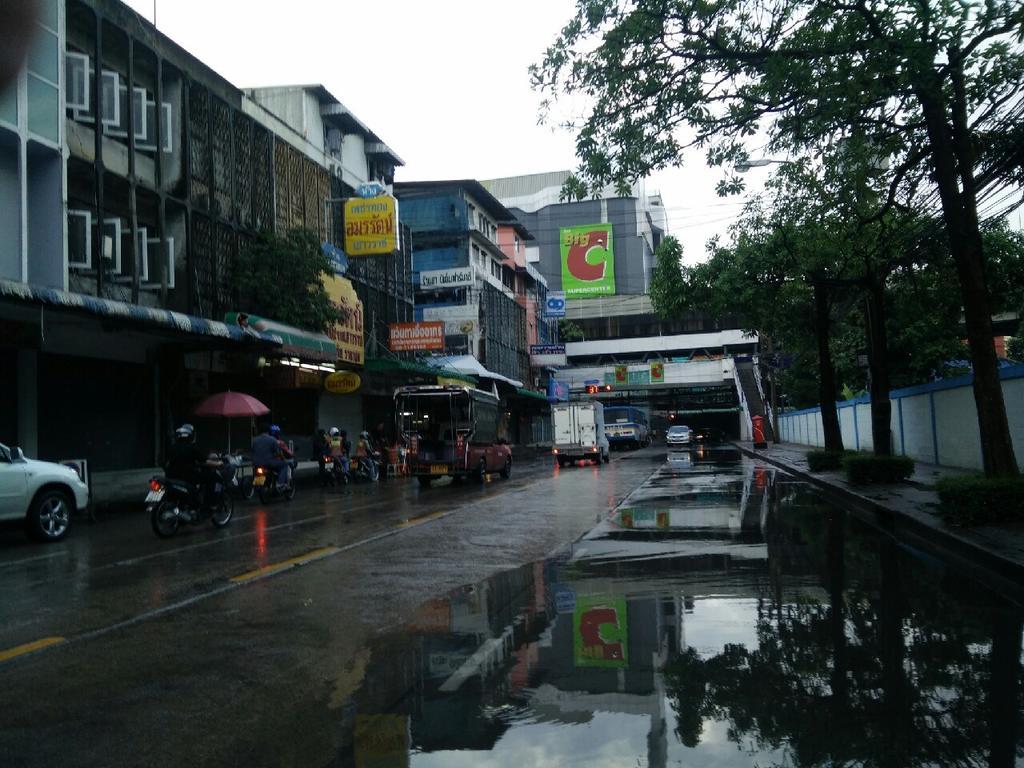 Motel Kimhouse Bangkok Esterno foto